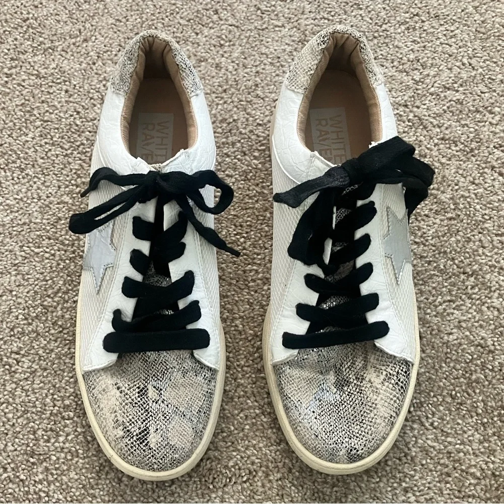 White Raven White Snake Embossed Star Lace Up Sneakers US‎ Size 7.5 Streetwear